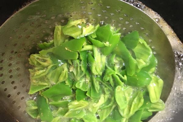 杏鲍菇炒肉片的做法图解3