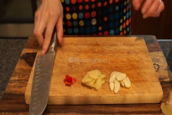 菠萝烧牛肉的做法图解2