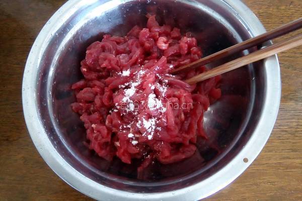 水煮牛肉丝的做法图解1