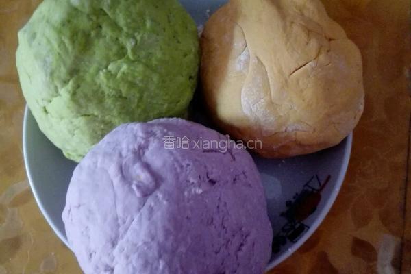 彩色蔬菜梅花饺的做法图解3