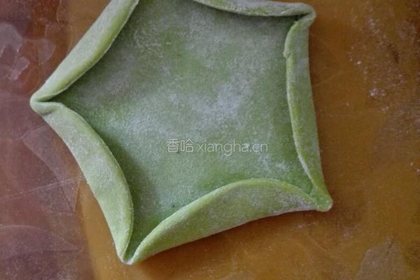 彩色蔬菜梅花饺的做法图解5