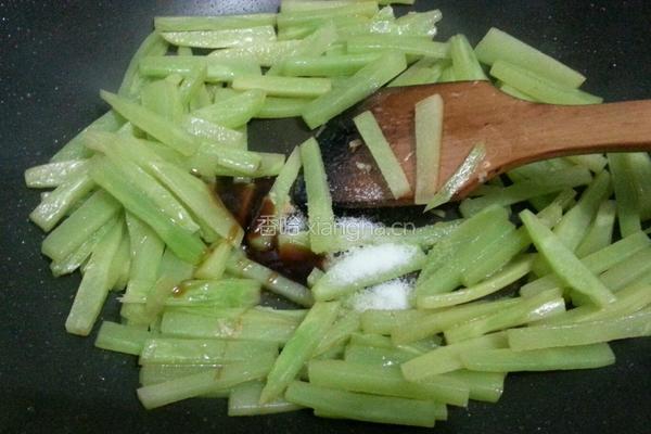 莴笋炒蛋的做法图解9