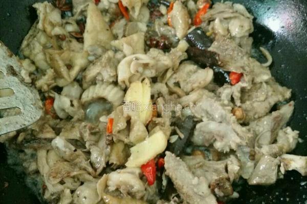 猪头肉肠子炖腊豆腐的做法图解6