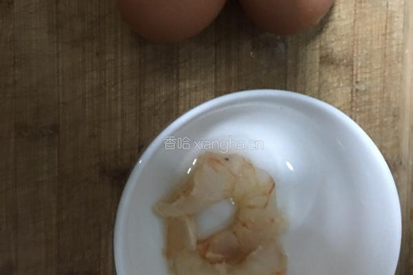 虾仁鸡蛋糕的做法图解1