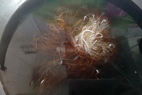 肉末腰果捞粉丝的做法图解3