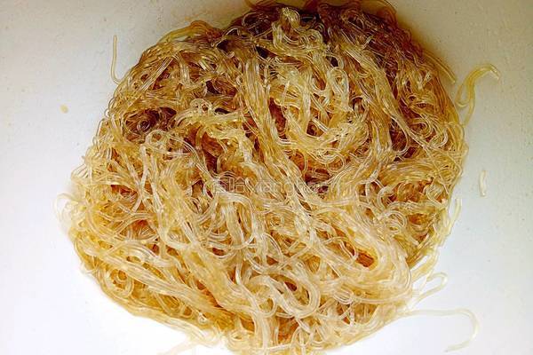 肉末腰果捞粉丝的做法图解4