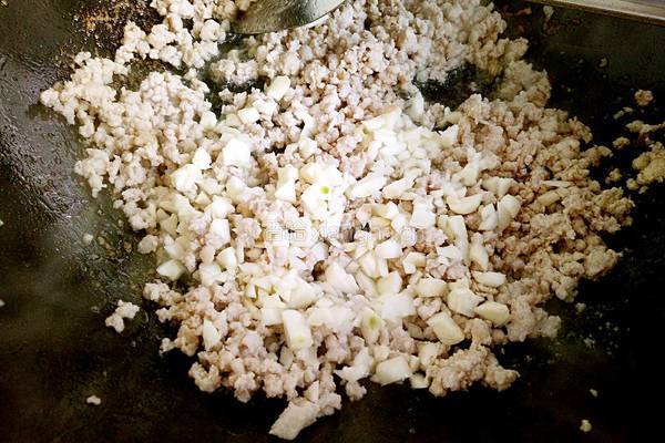 肉末腰果捞粉丝的做法图解6