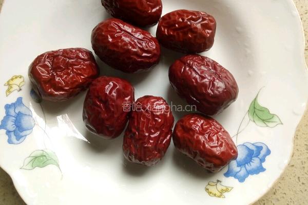 银耳红枣羹的做法图解3