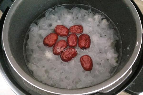 银耳红枣羹的做法图解4
