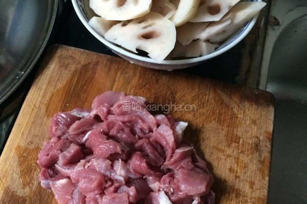 莲藕烧肉的做法图解2