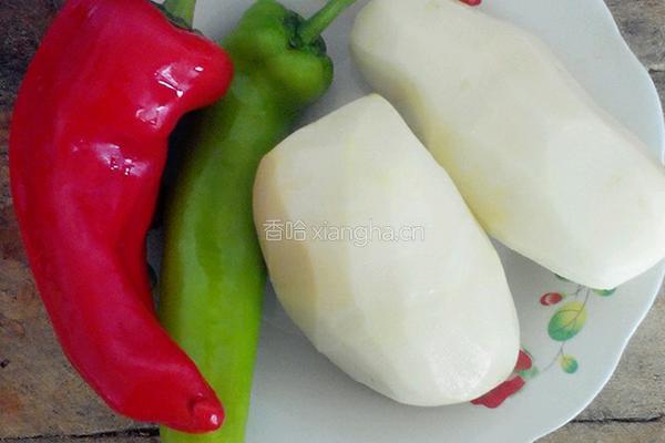 双椒土豆的做法图解1