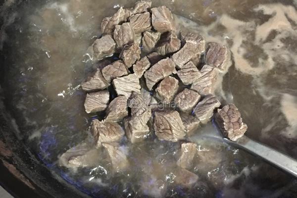 咖喱土豆牛肉的做法图解3