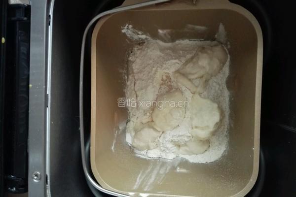 (冷藏汤种)豆沙蜜豆双拼薏仁土司的做法图解2