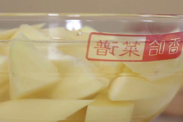 土豆炖排骨的做法图解1