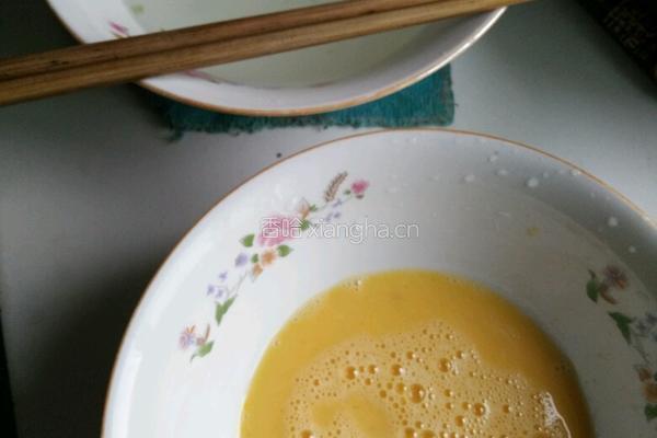 炖鸡蛋的做法图解1