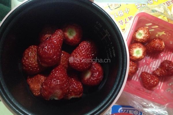 DIY草莓酱（电饭煲）的做法图解1