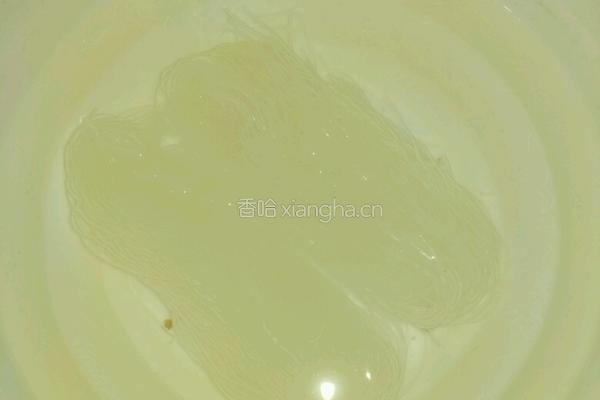 蒜蓉粉丝蒸鲜鲍的做法图解3