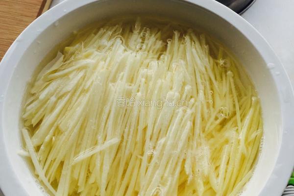 椒蒿土豆丝的做法图解1