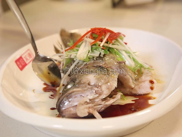 最后浇30克蒸鱼豉油