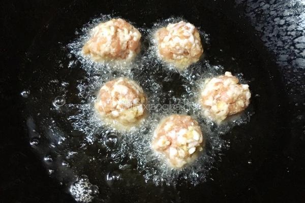 炸蒜蓉丸子的做法图解7