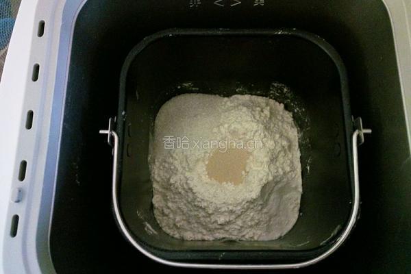 新奥尔良烤肉披萨的做法图解1