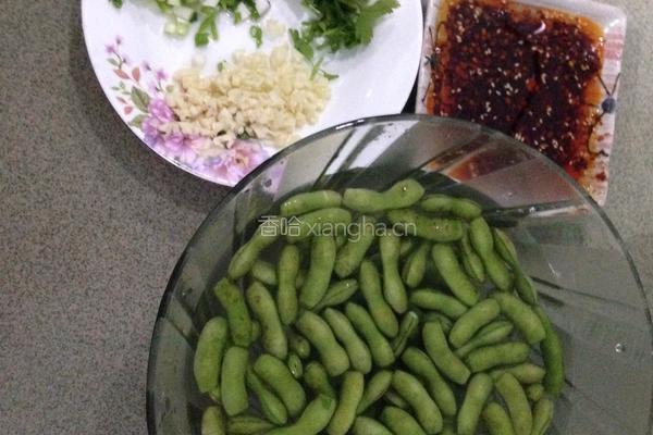 爽口红油毛豆的做法图解2