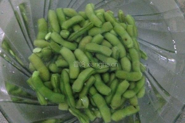 爽口红油毛豆的做法图解3