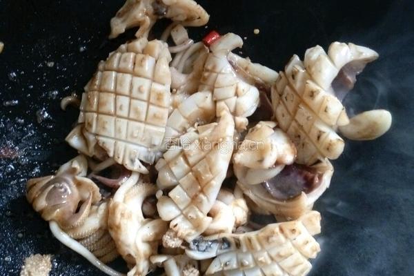 芹菜炒乌贼鱼的做法图解6