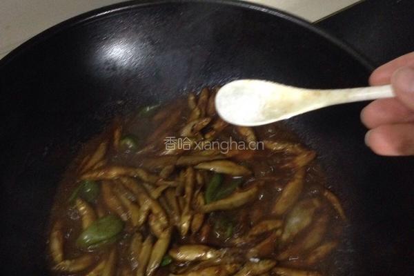 酱炖麦穗鱼的做法图解8