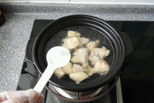 虫草鸡腿煲的做法图解6