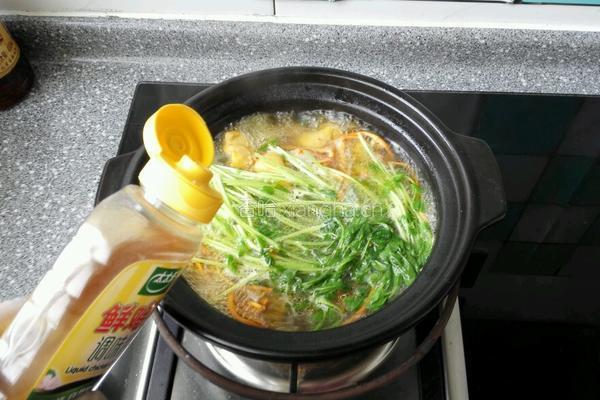 虫草鸡腿煲的做法图解10