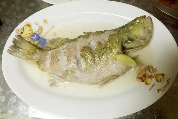 柠香清蒸鲈鱼的做法图解7