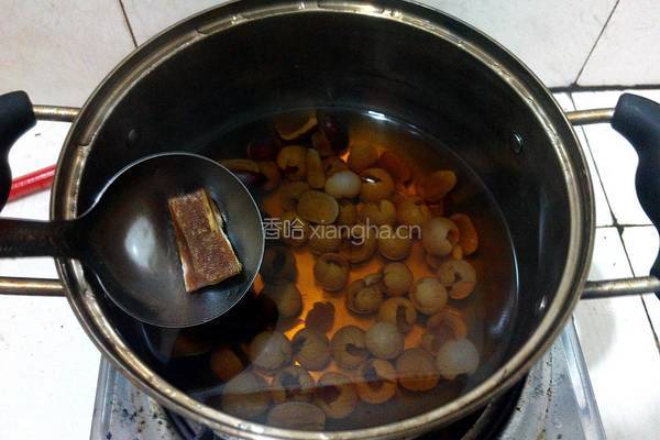 红枣桂圆汤的做法图解5