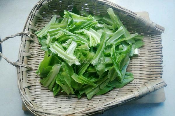 清炒油麦菜的做法图解1