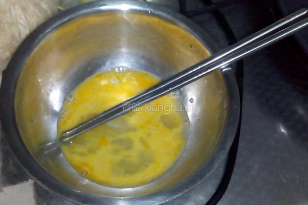 松软鸡蛋饼的做法图解1