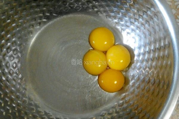 奶油黄桃蛋糕卷的做法图解2