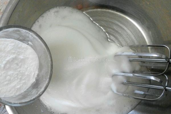 奶油黄桃蛋糕卷的做法图解8