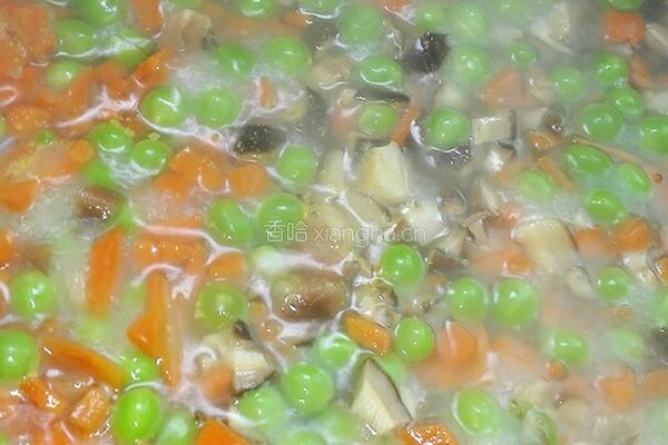 胡萝卜香菇蛋炒饭的做法图解2