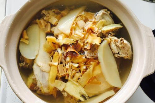 干鲍鱼花胶老鸡汤的做法图解3