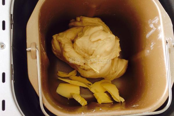 蜜豆花环面包的做法图解3