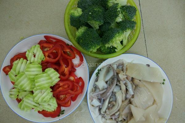 鱿鱼煲仔饭的做法图解1
