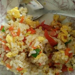 胡萝卜鸡蛋火腿炒饭的做法[图]