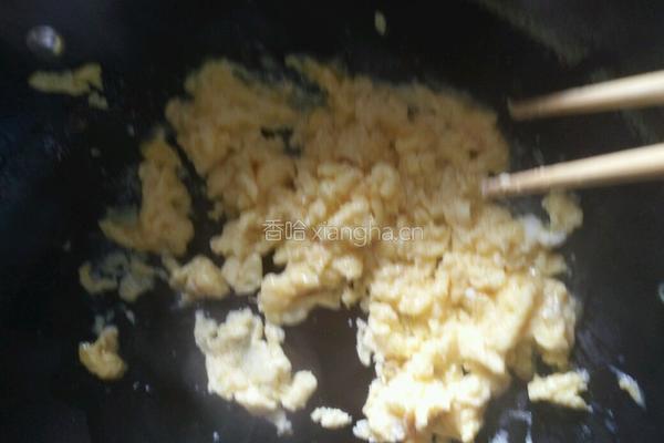 胡萝卜鸡蛋火腿炒饭的做法图解4