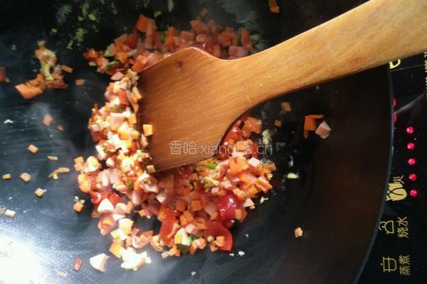 胡萝卜鸡蛋火腿炒饭的做法图解5