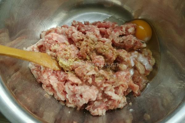 蕉熘丸子的做法图解1