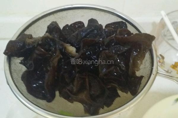 凉拌木耳的做法图解3