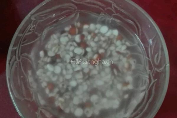 芡实薏米老鸭汤的做法图解1