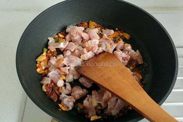 二蔬小炒肉丁的做法图解8