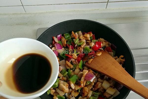 二蔬小炒肉丁的做法图解11
