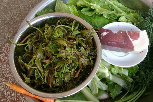 香椿鸡蛋炒饭的做法图解1
